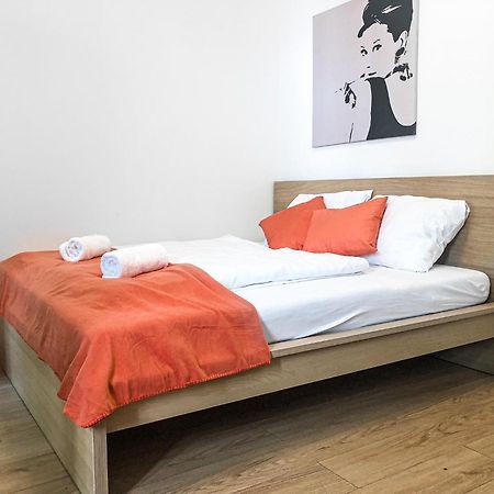 Lovely 2Br Shared Apartment, Enkplatz U3, 15Min To Center Wien Exteriör bild