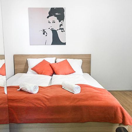 Lovely 2Br Shared Apartment, Enkplatz U3, 15Min To Center Wien Exteriör bild