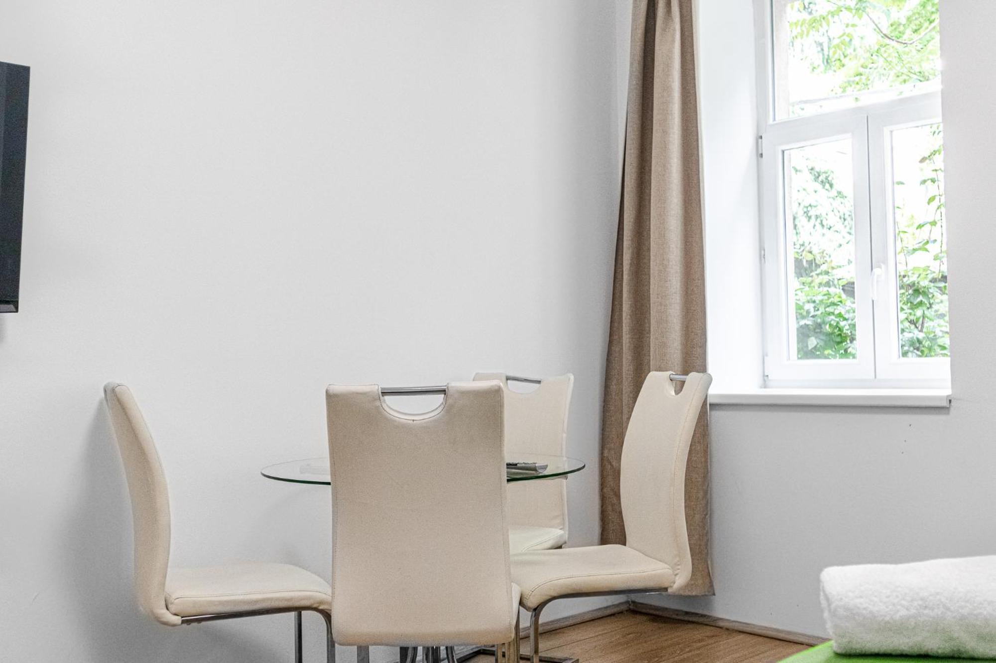 Lovely 2Br Shared Apartment, Enkplatz U3, 15Min To Center Wien Exteriör bild