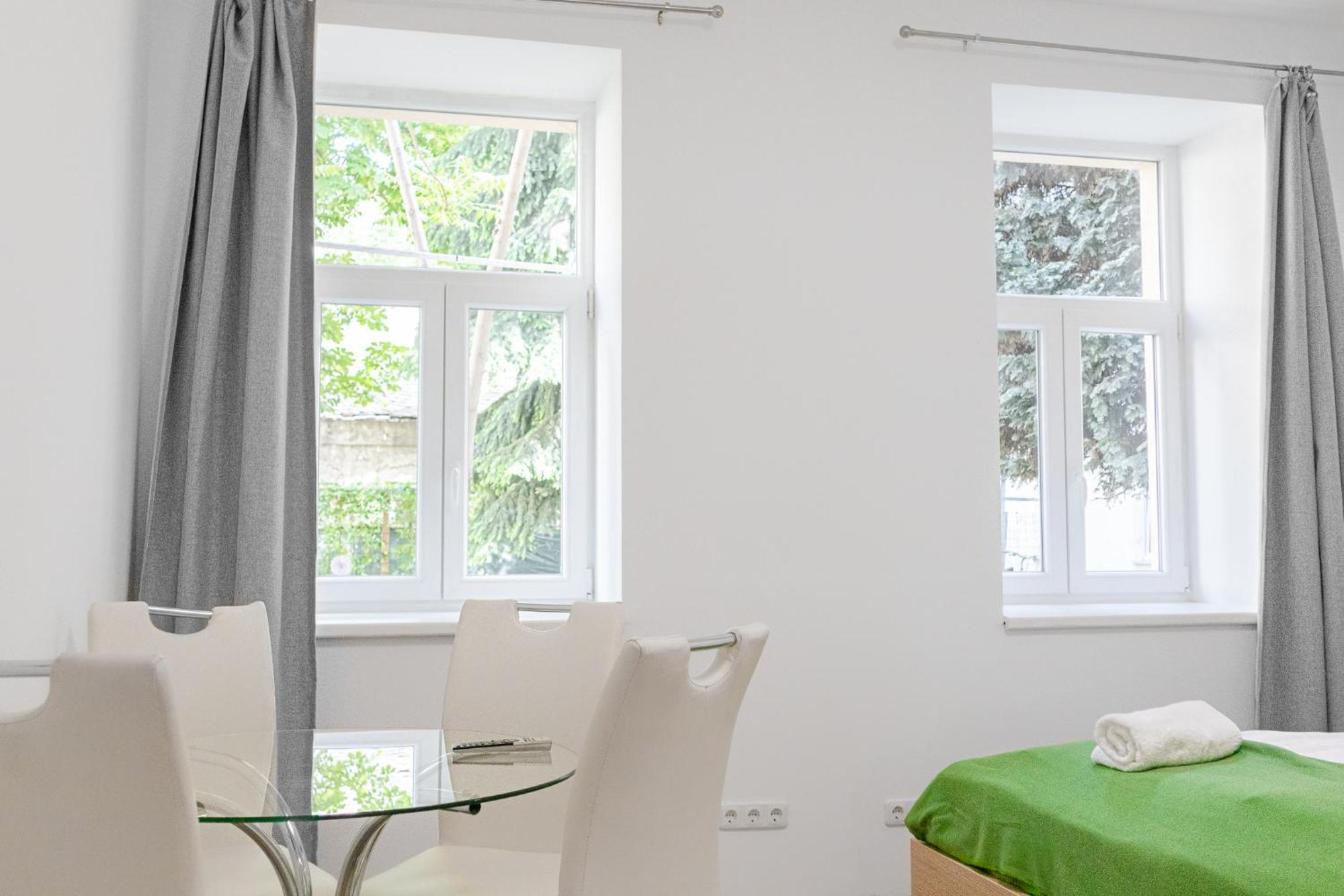 Lovely 2Br Shared Apartment, Enkplatz U3, 15Min To Center Wien Exteriör bild